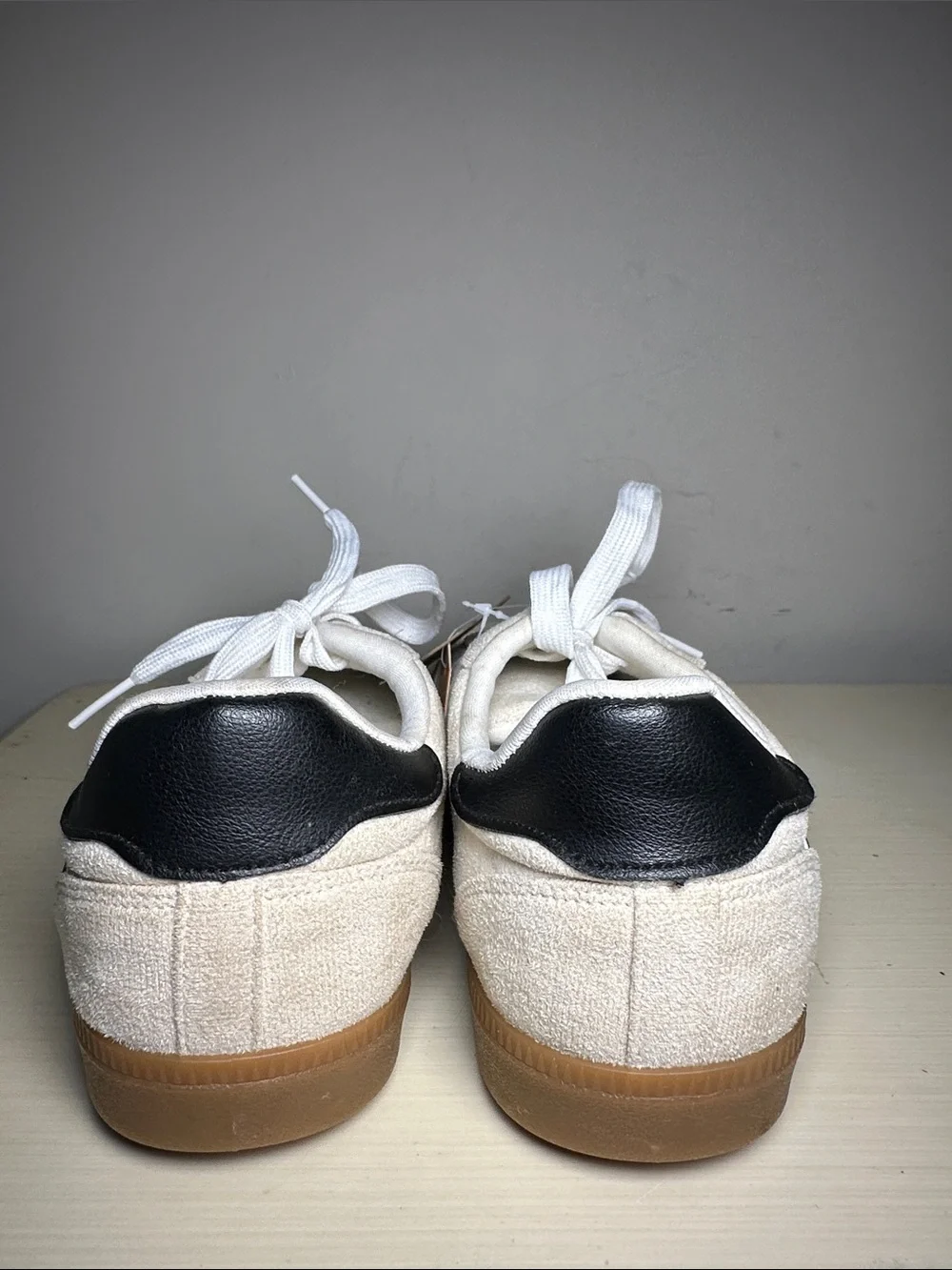 Project Cloud New cream and Black Low-Top retro style Sneakers